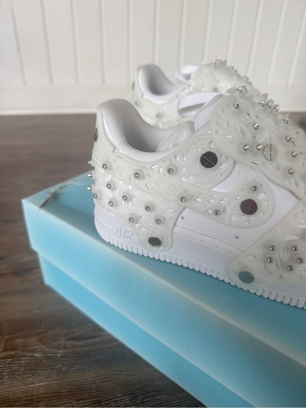 Nike x Swarovski Air Force 1 Crystal Sneakers - Picture 4 of 11